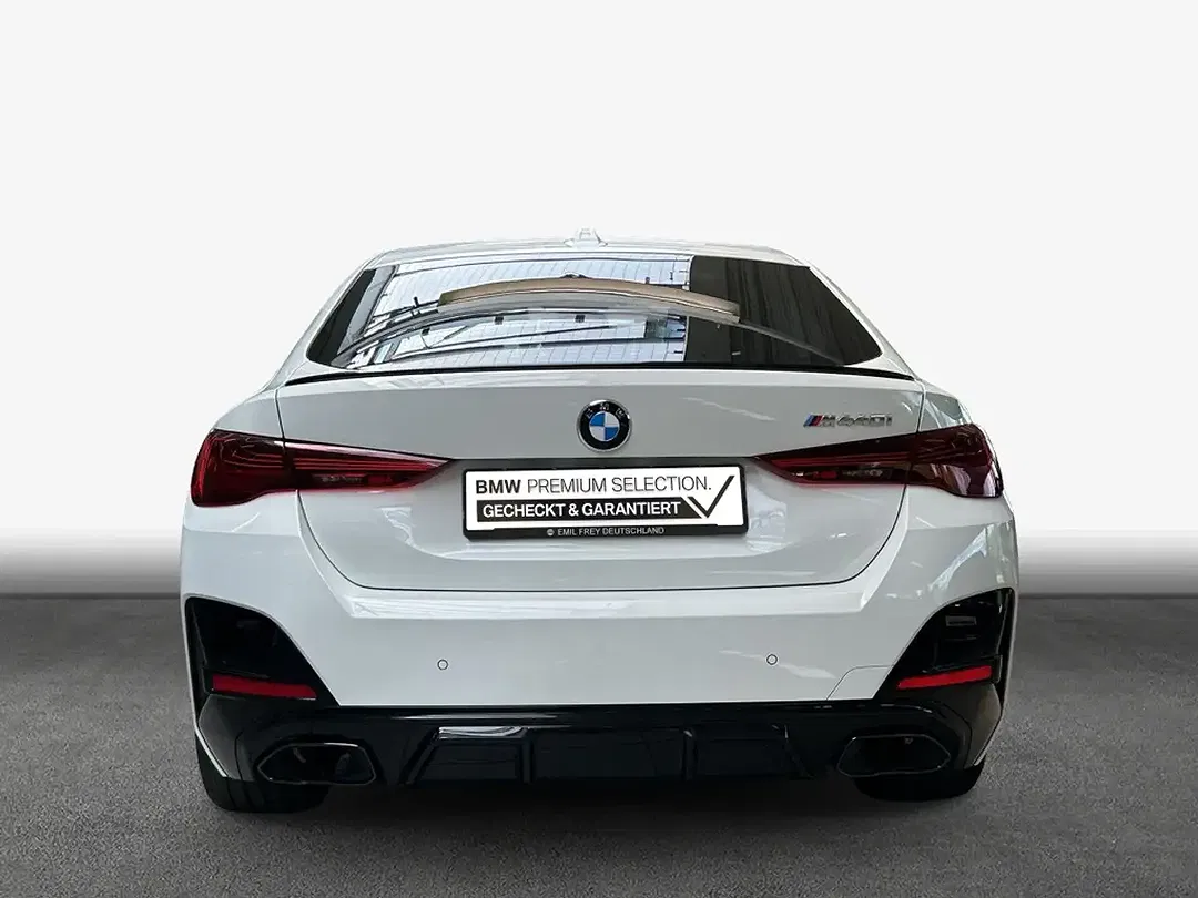BMW M4 - Thumbnail 5