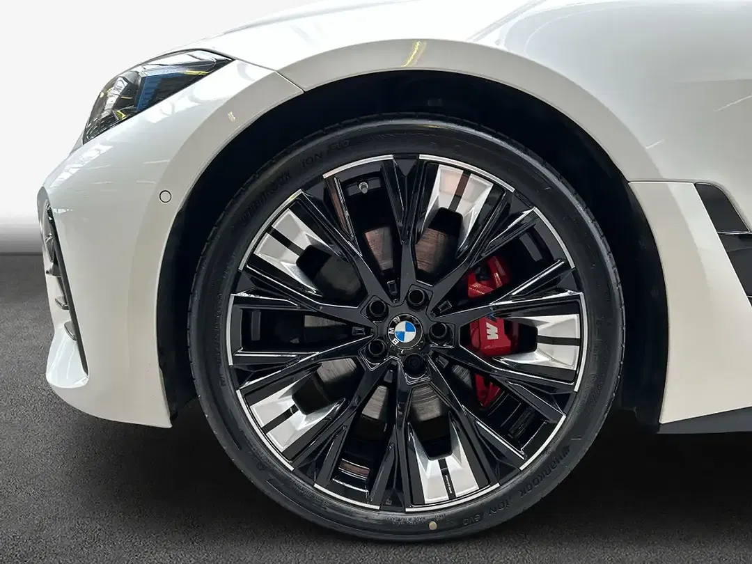 BMW M4 - Thumbnail 7