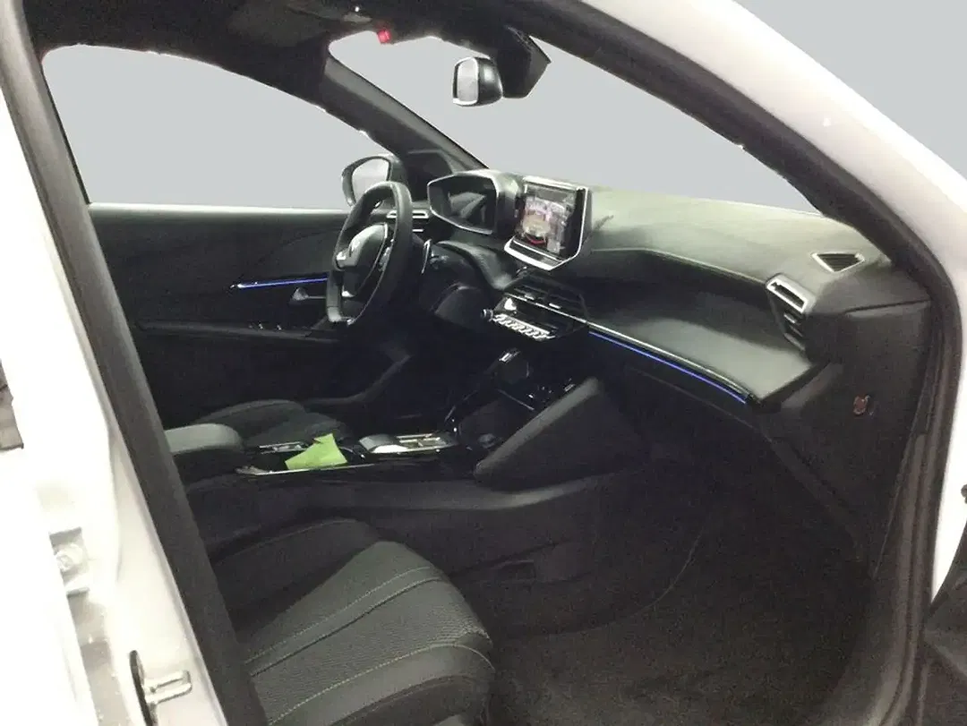 Peugeot 208 - Thumbnail 10