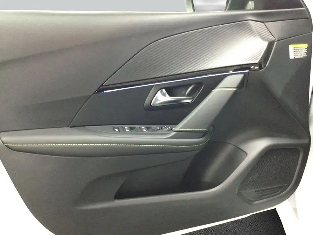 Peugeot 208 - Thumbnail 13