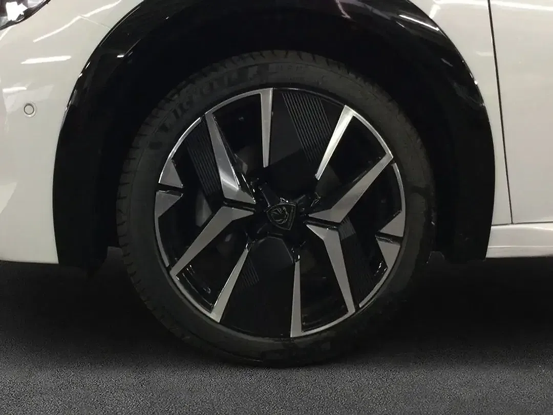 Peugeot 208 - Thumbnail 5