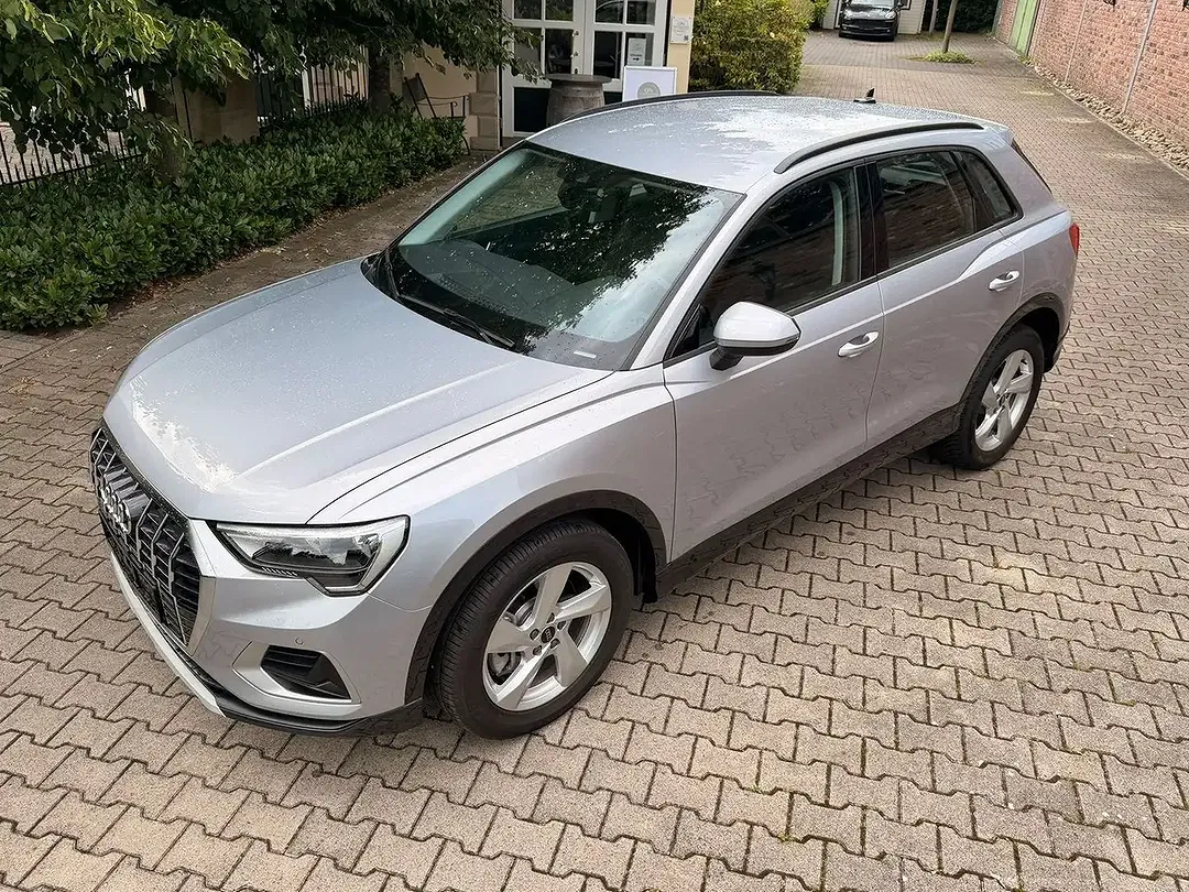Audi Q3 - Thumbnail 3
