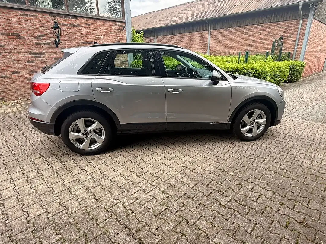 Audi Q3 - Thumbnail 5