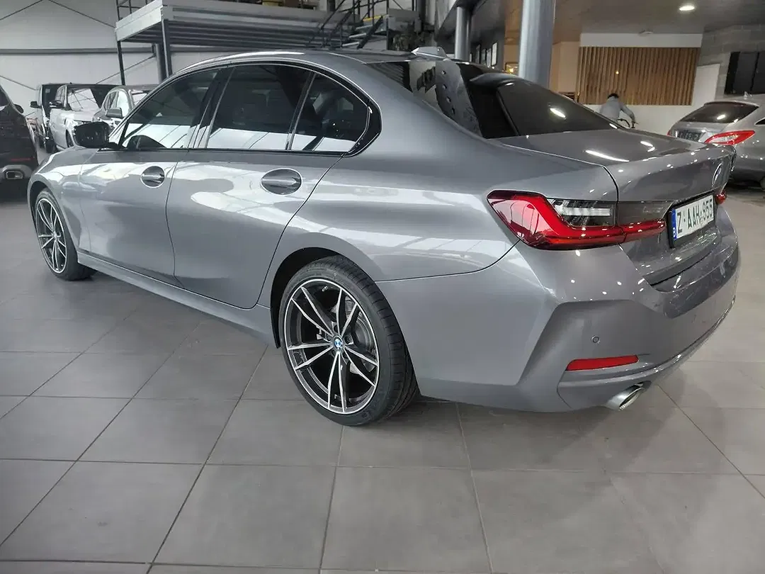 BMW 318 - Thumbnail 2