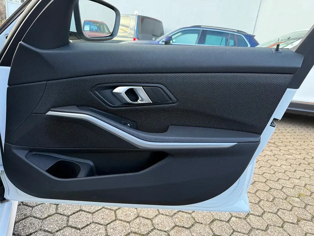 BMW 320 - Thumbnail 14