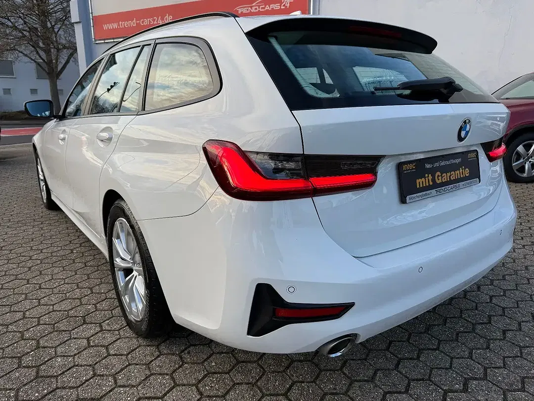 BMW 320 - Thumbnail 3