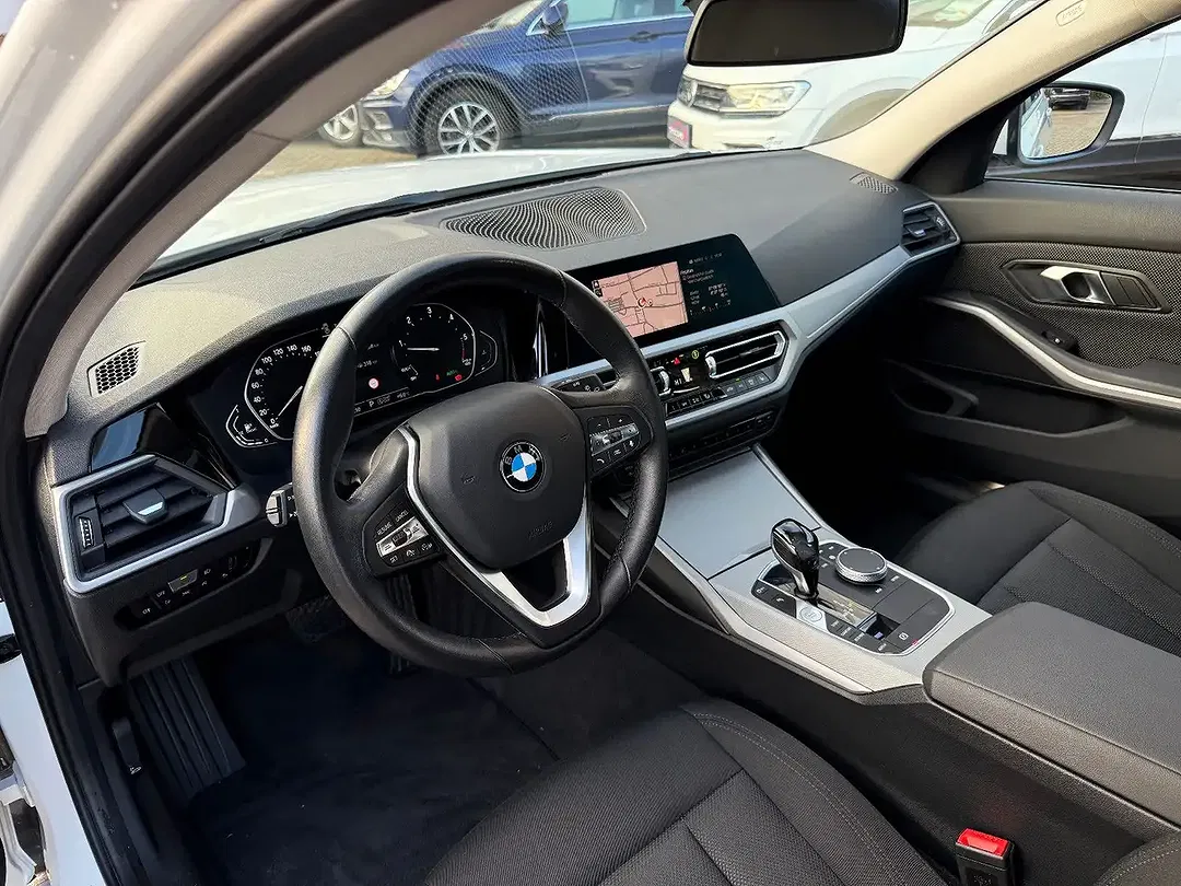 BMW 320 - Thumbnail 9