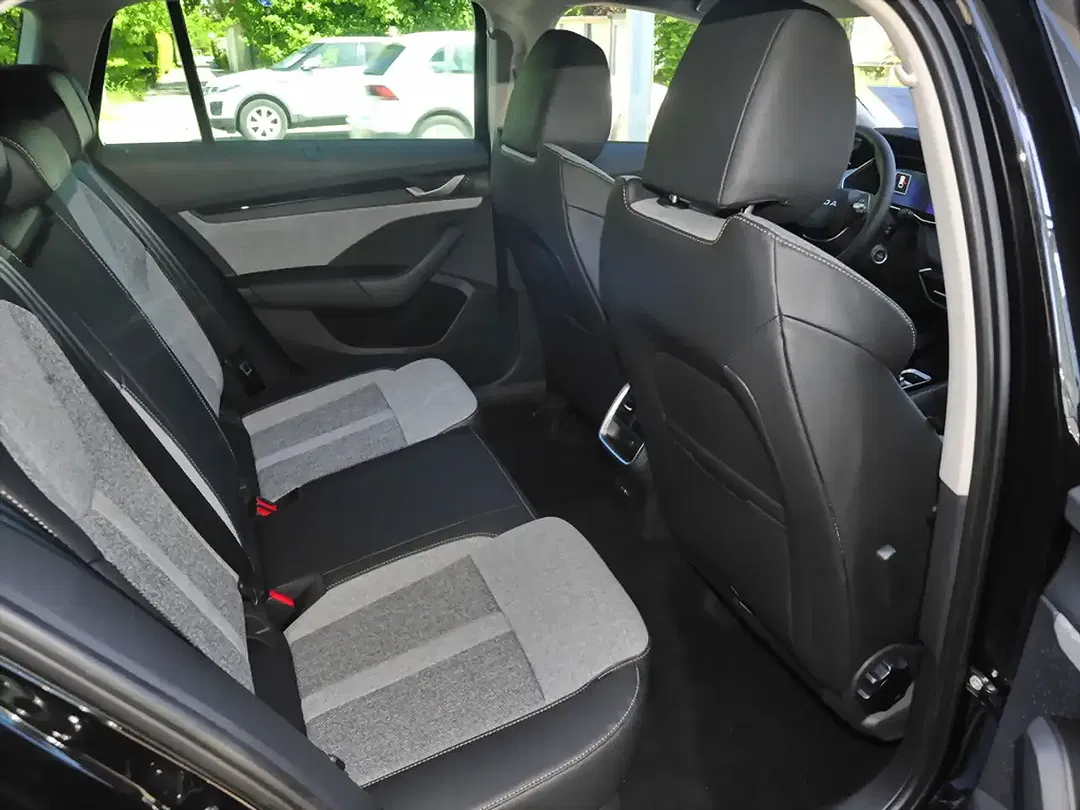 Skoda Octavia - Thumbnail 9