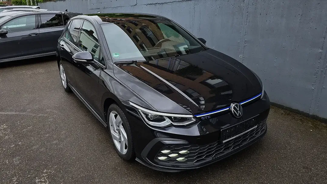 Volkswagen Golf - Thumbnail 2