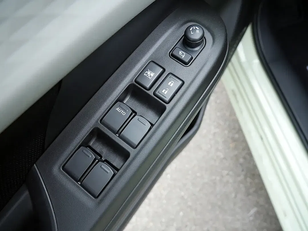 Suzuki Swift - Thumbnail 10