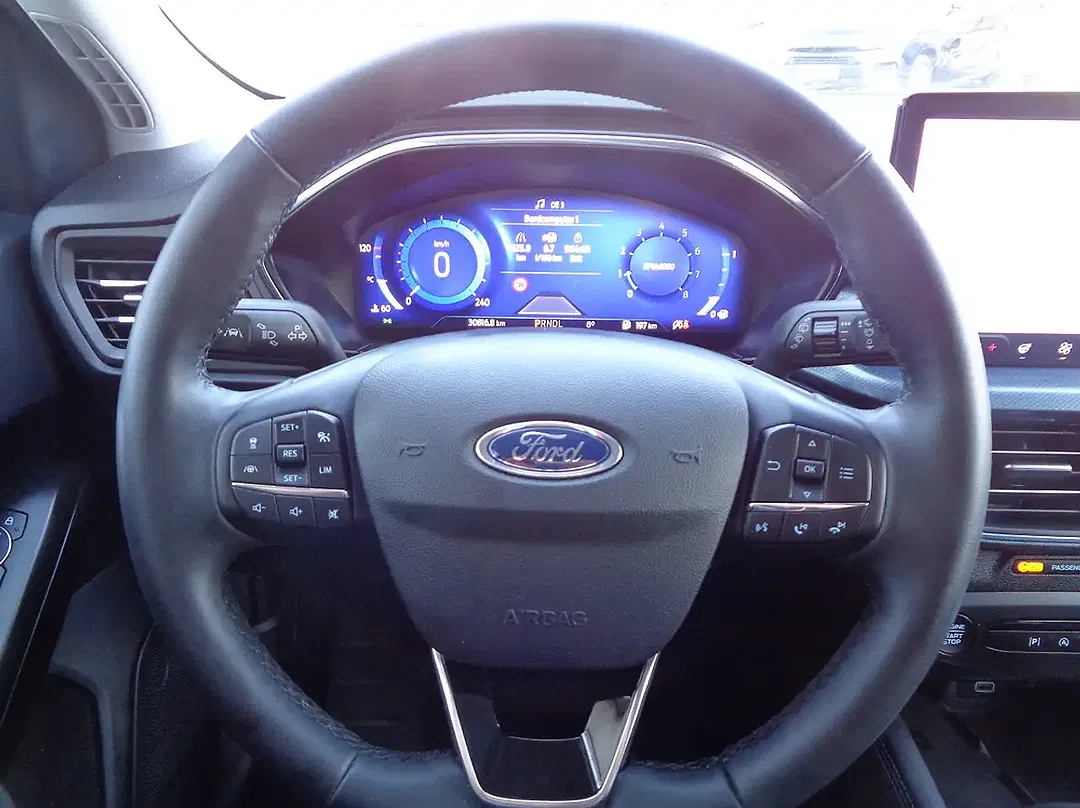 Ford Focus - Thumbnail 15