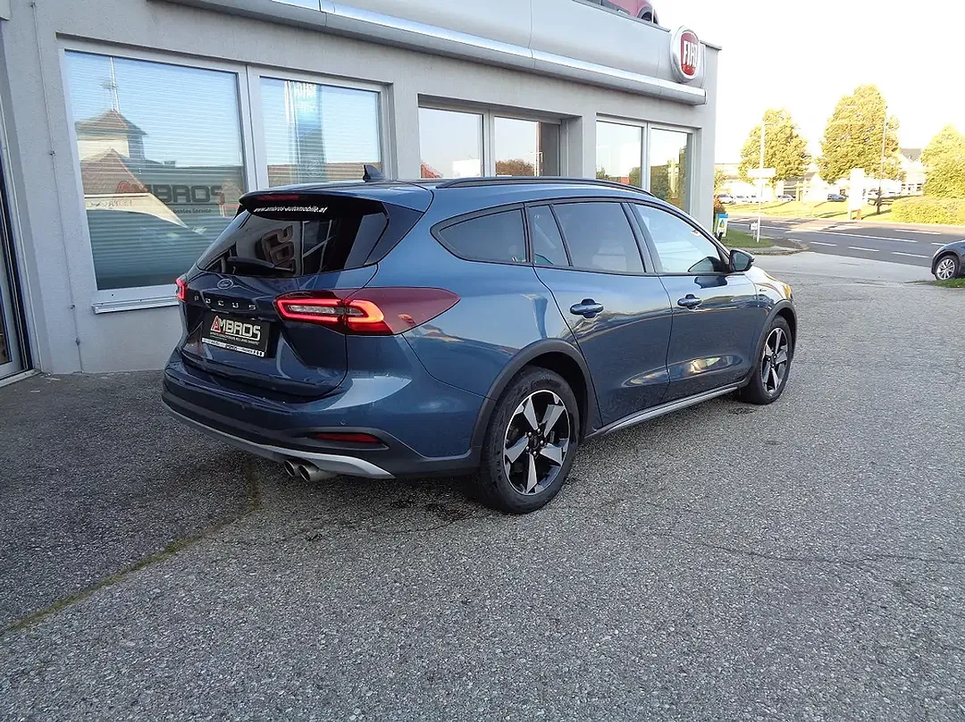 Ford Focus - Thumbnail 4