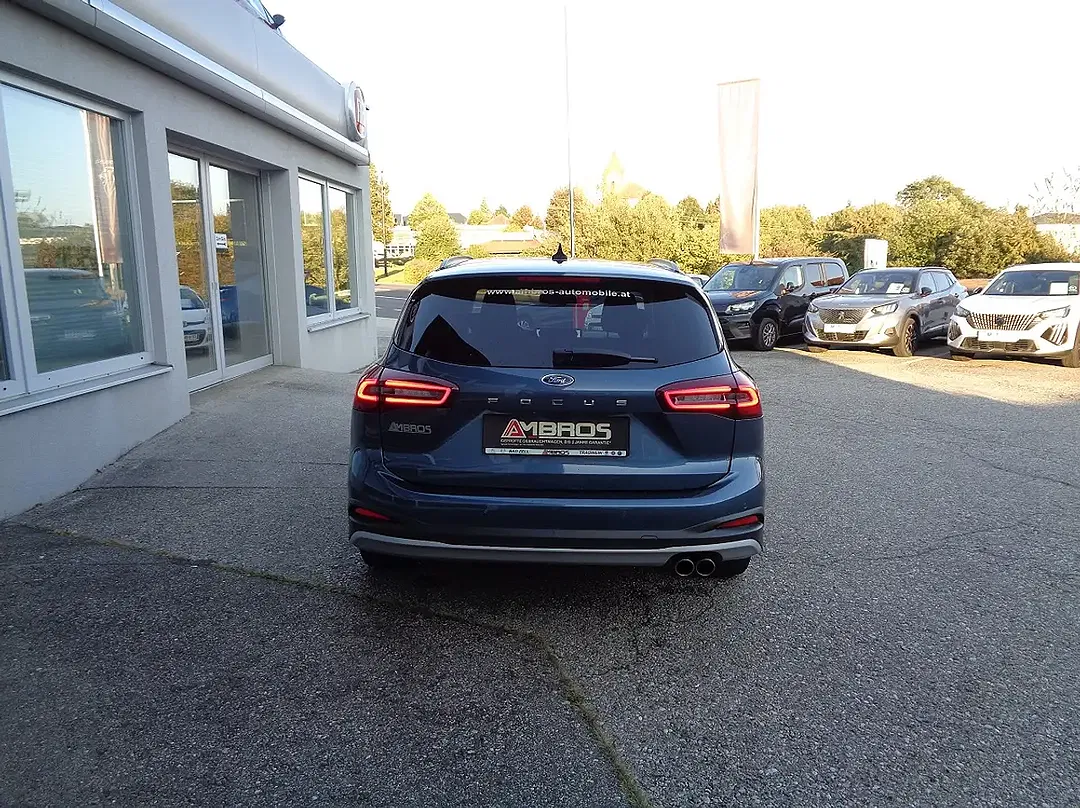 Ford Focus - Thumbnail 5