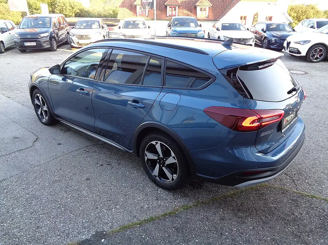 Ford Focus - Thumbnail 6