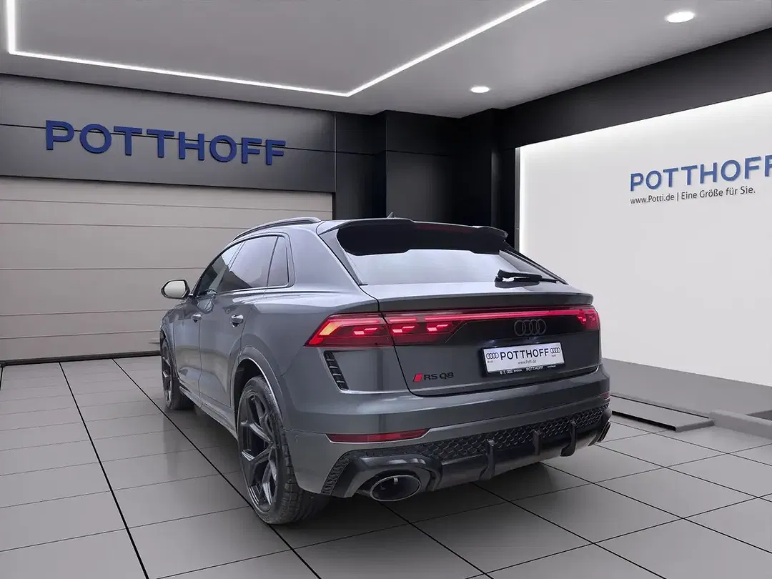Audi RS Q8 - Thumbnail 3