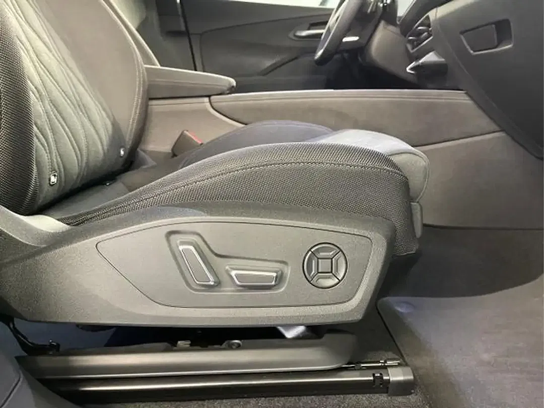 Audi Q3 - Thumbnail 15