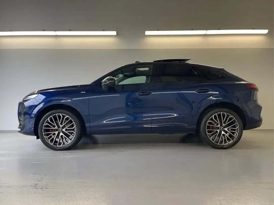 Audi Q3 - Thumbnail 3
