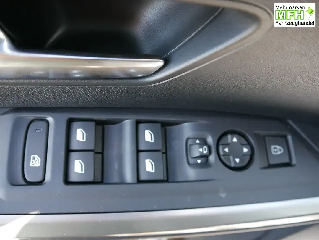 Peugeot 3008 - Thumbnail 9