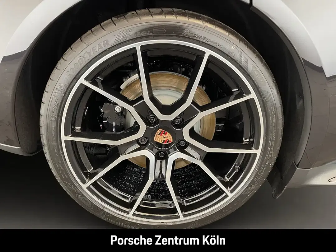 Porsche Taycan - Thumbnail 10