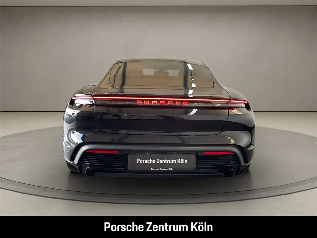Porsche Taycan - Thumbnail 4