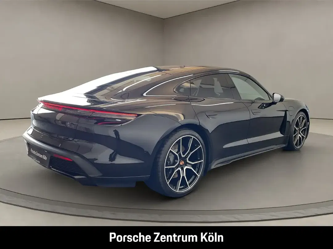 Porsche Taycan - Thumbnail 5