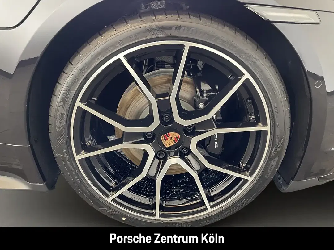 Porsche Taycan - Thumbnail 9