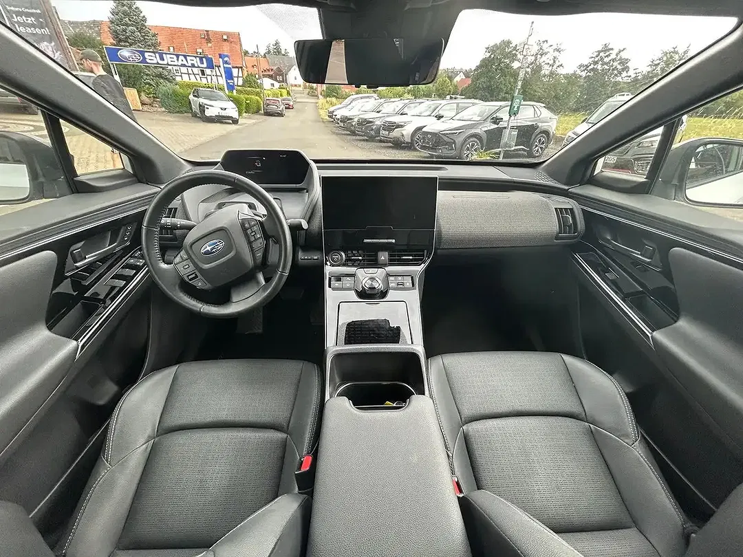 Subaru Solterra - Thumbnail 9