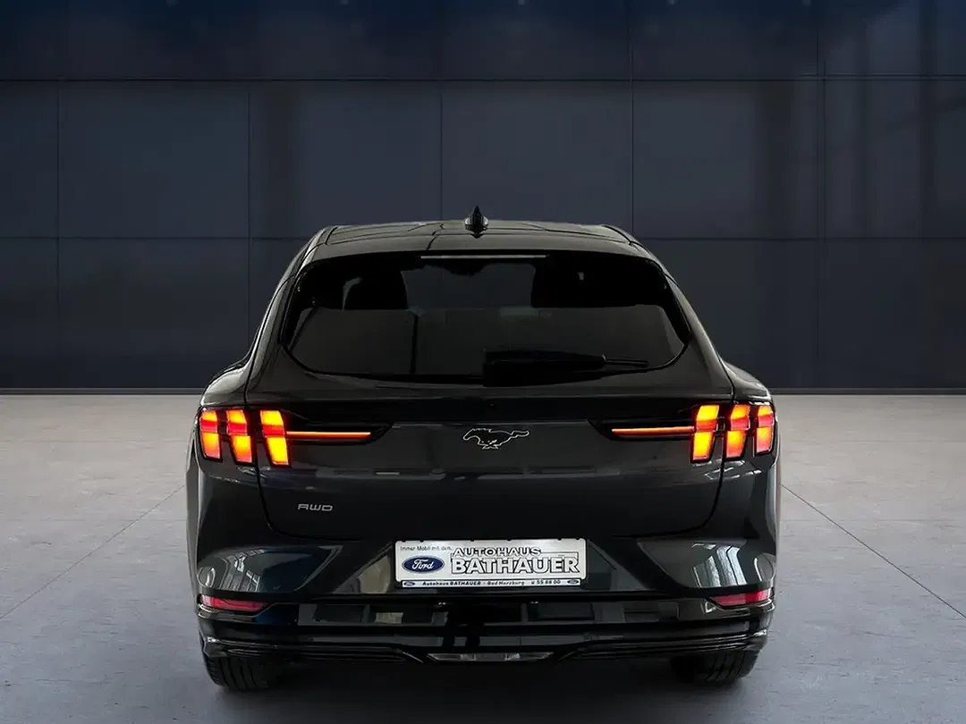 Ford Mustang - Thumbnail 5