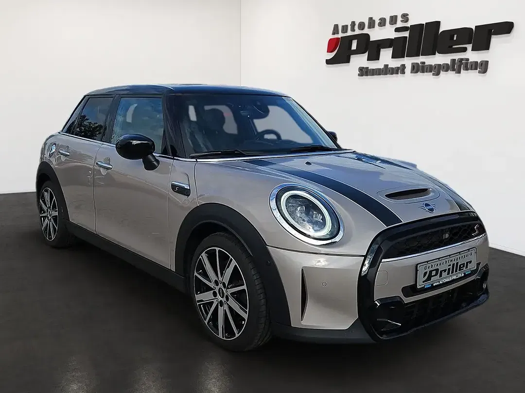 MINI Cooper S - Thumbnail 2