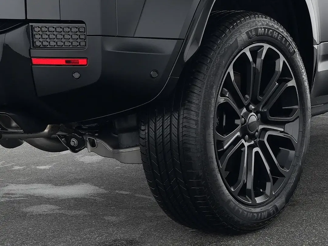 Land Rover Defender - Thumbnail 10