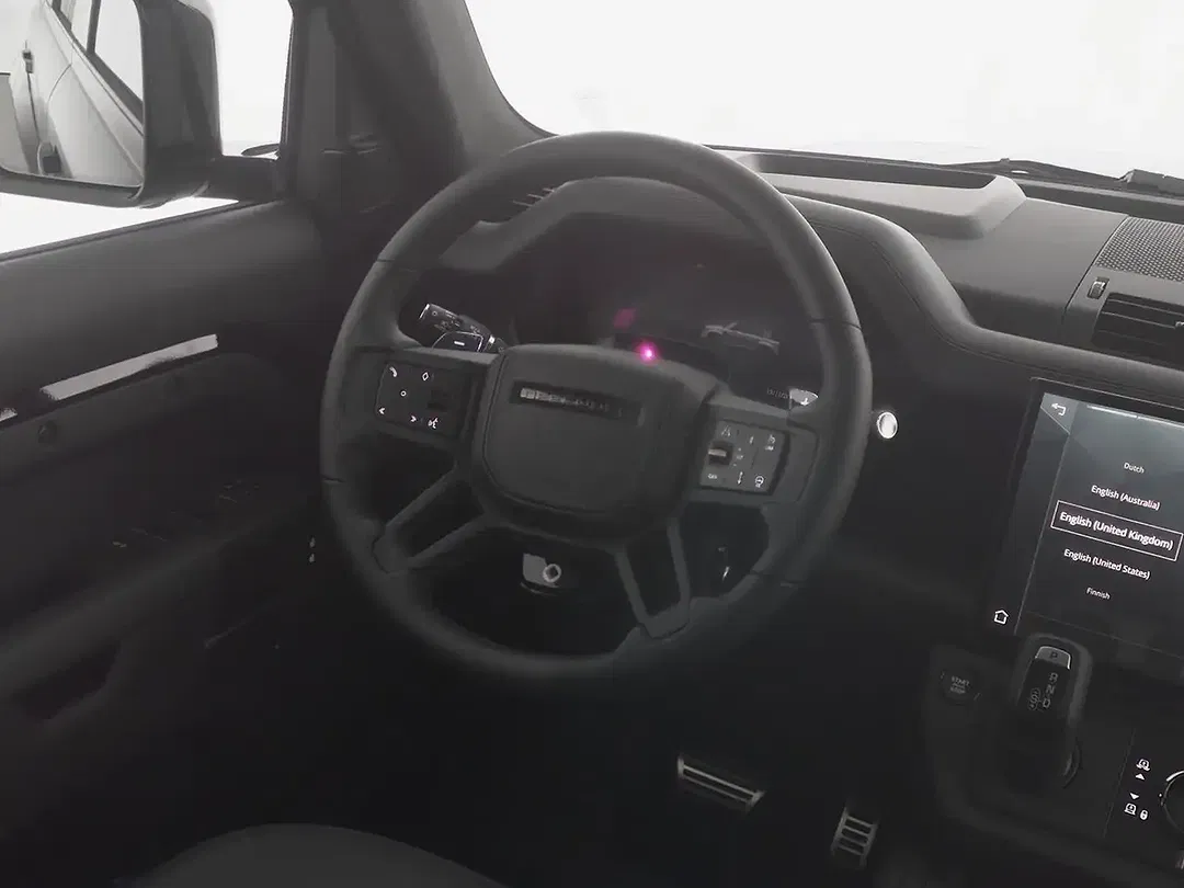 Land Rover Defender - Thumbnail 4