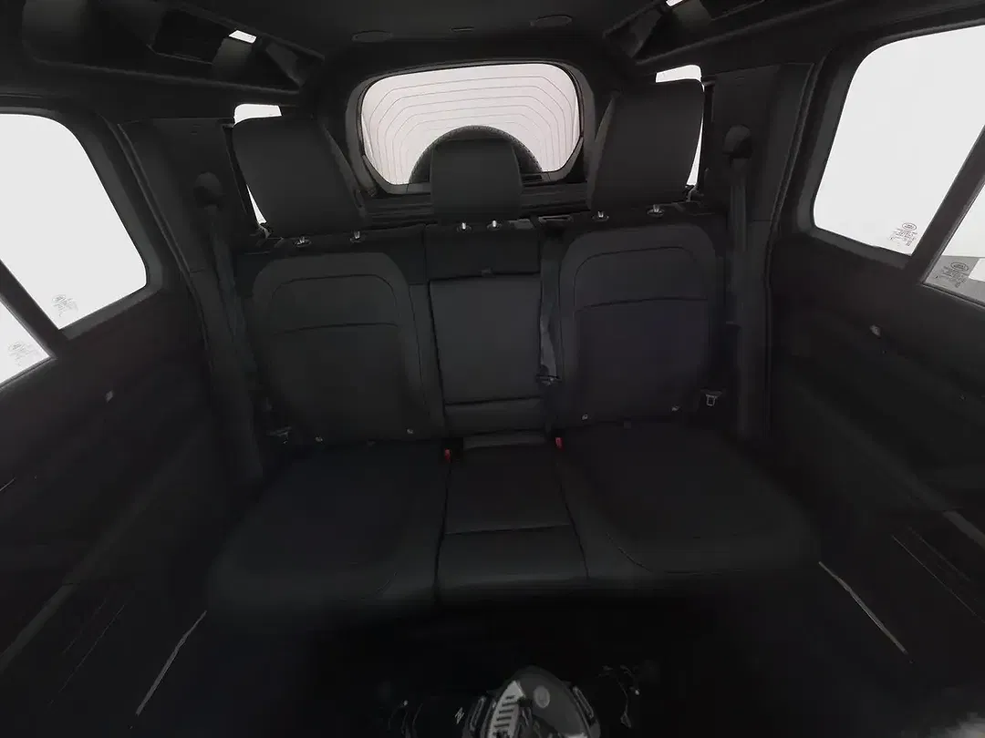 Land Rover Defender - Thumbnail 5