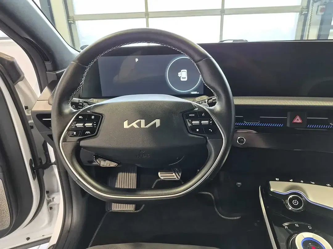 Kia EV6 - Thumbnail 10