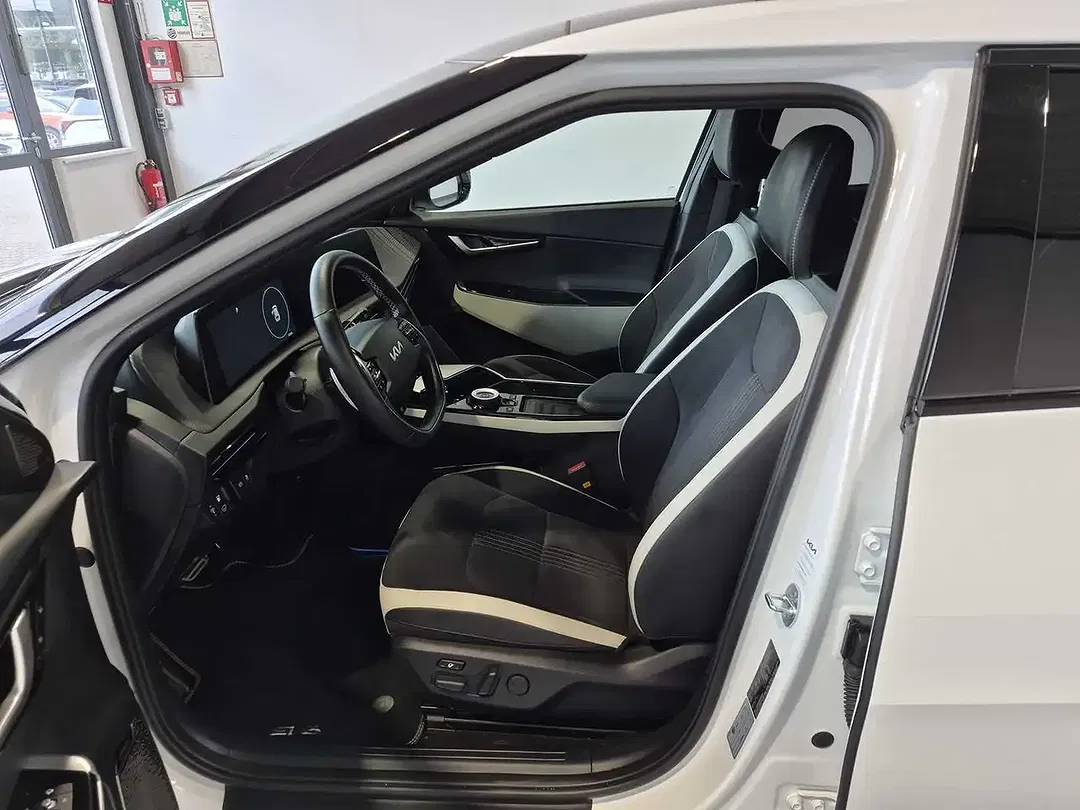 Kia EV6 - Thumbnail 8