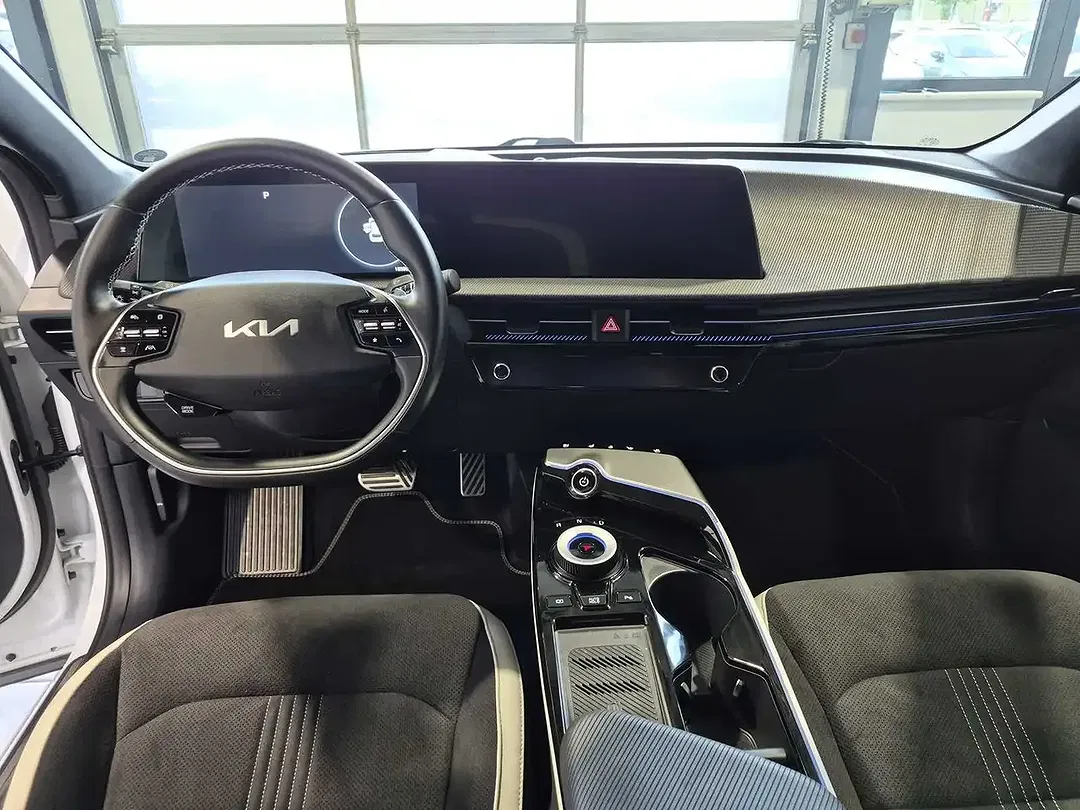 Kia EV6 - Thumbnail 9