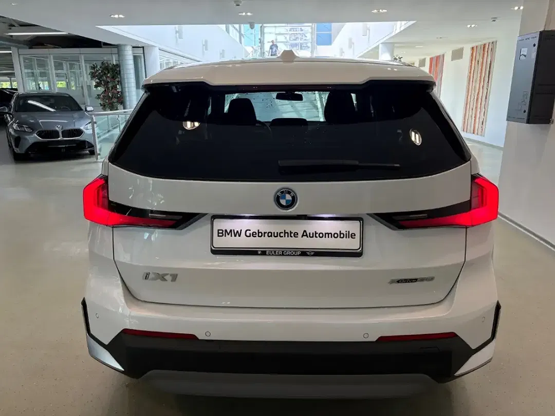 BMW iX1 - Thumbnail 5