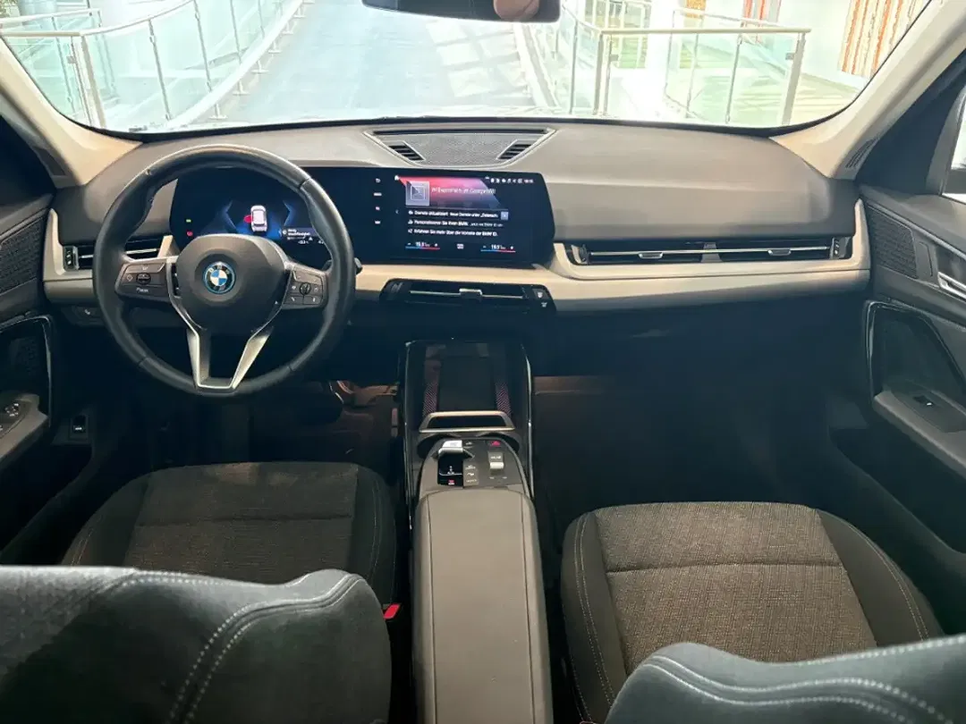BMW iX1 - Thumbnail 7