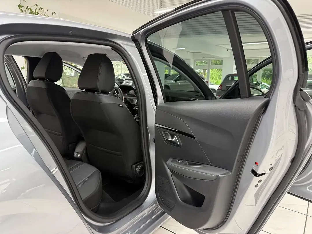 Peugeot 208 - Thumbnail 11