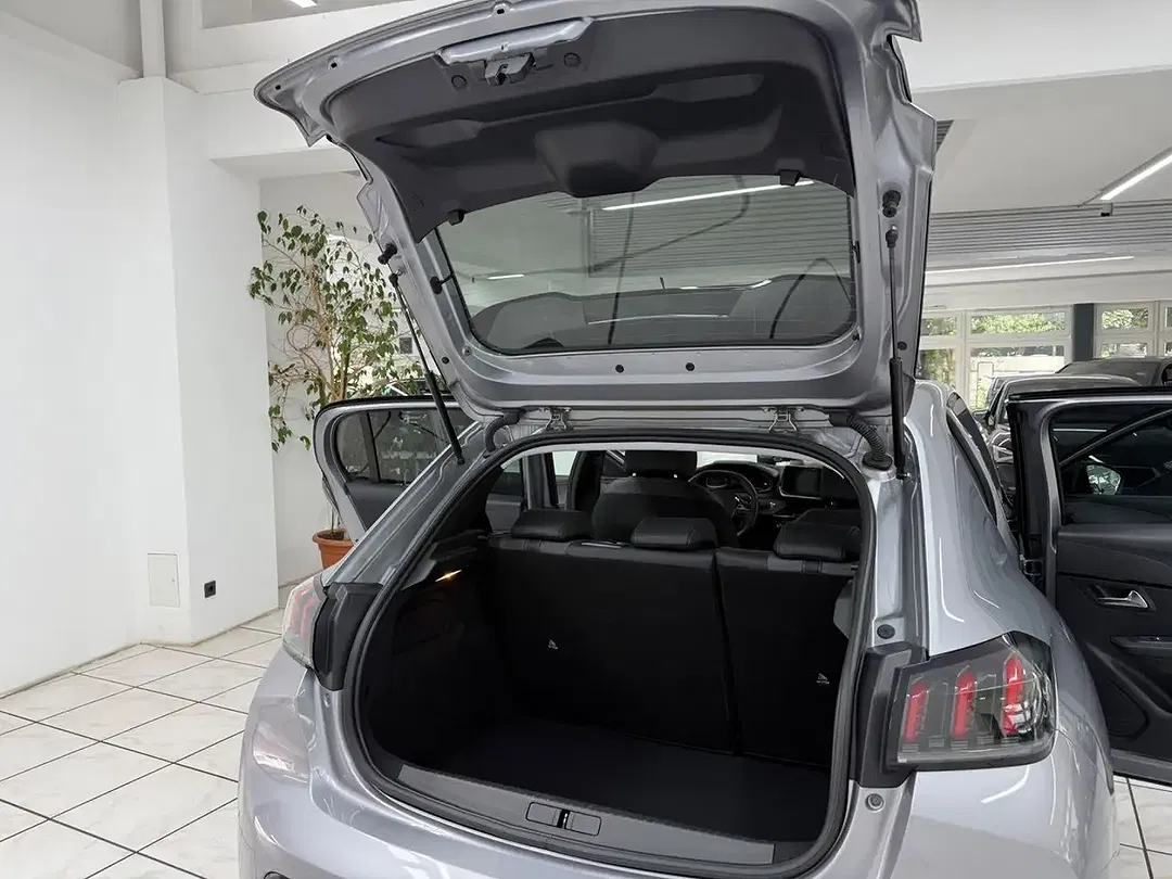 Peugeot 208 - Thumbnail 12
