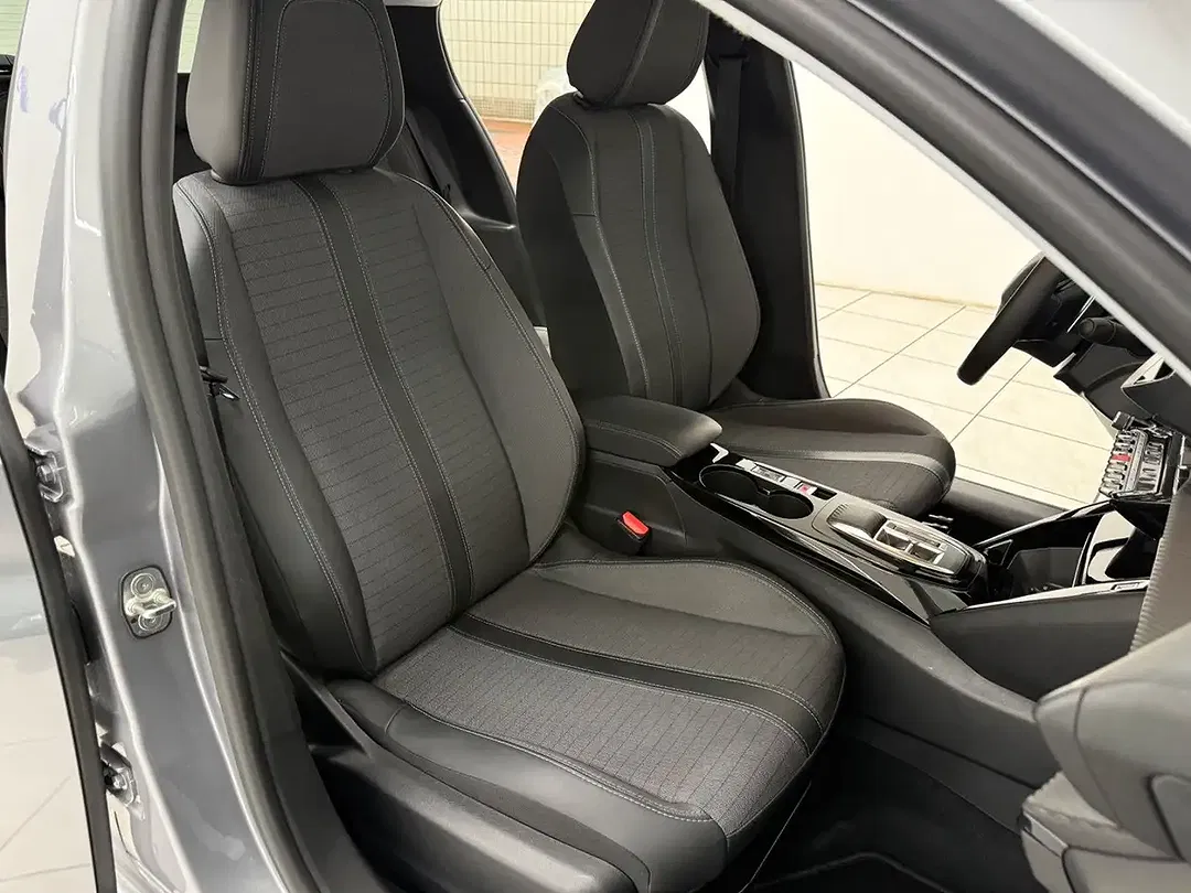 Peugeot 208 - Thumbnail 13