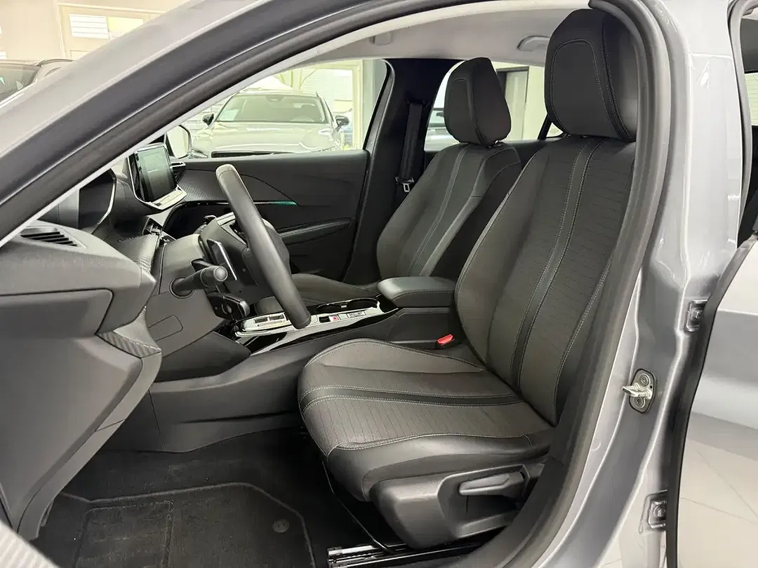 Peugeot 208 - Thumbnail 15