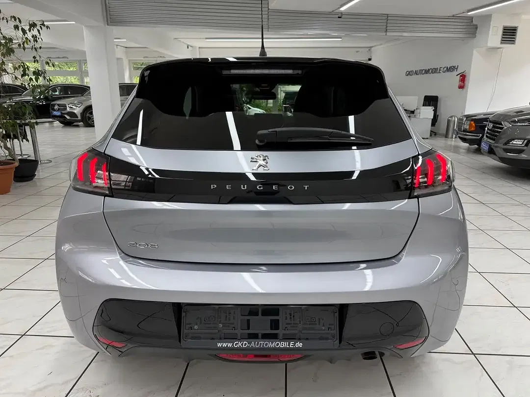 Peugeot 208 - Thumbnail 4