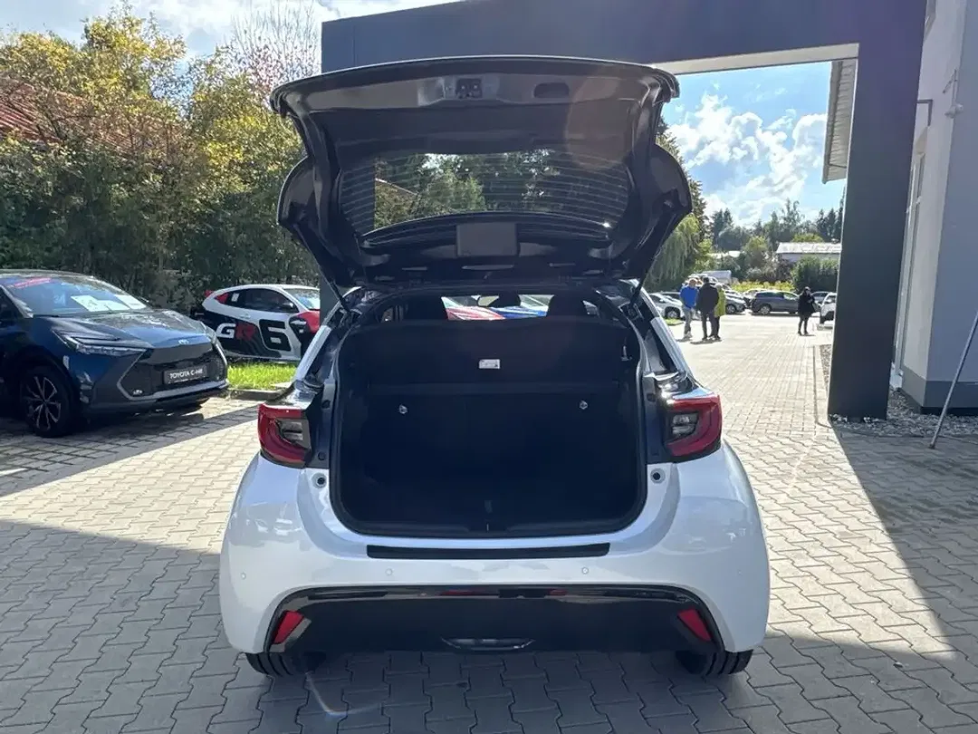 Toyota Yaris - Thumbnail 10