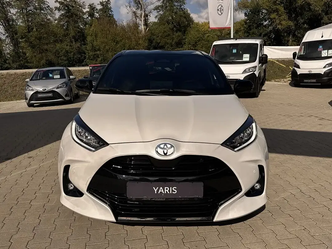 Toyota Yaris - Thumbnail 12