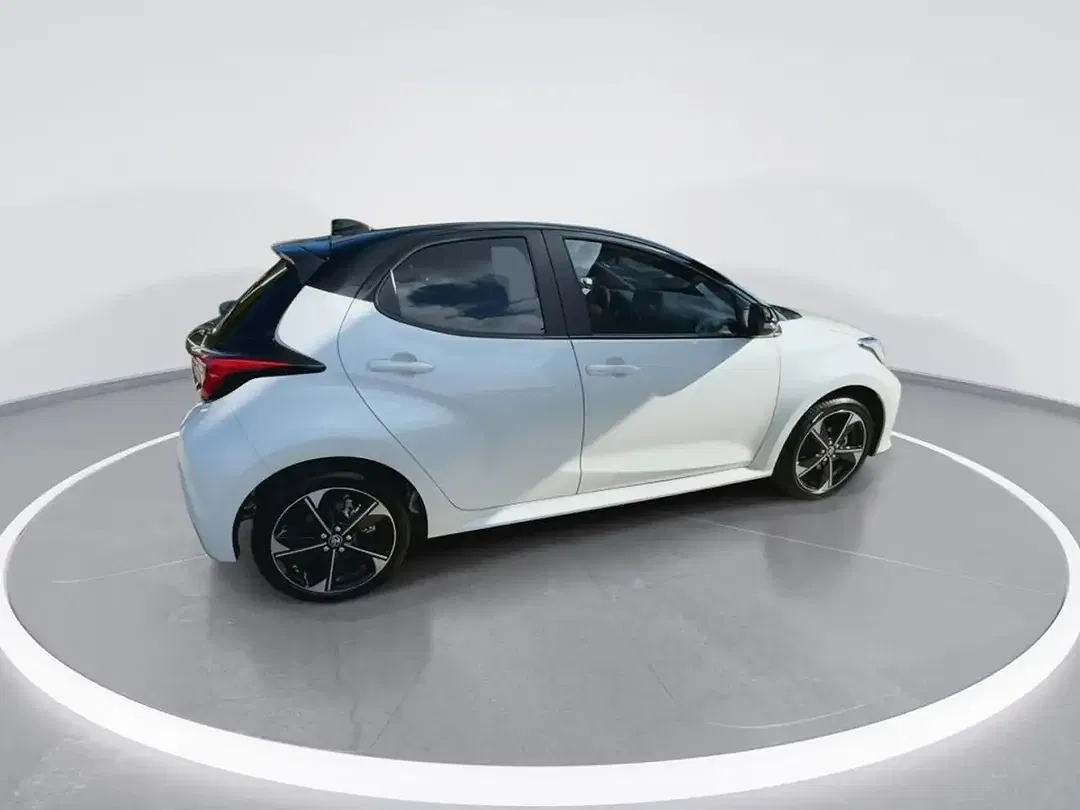 Toyota Yaris - Thumbnail 8
