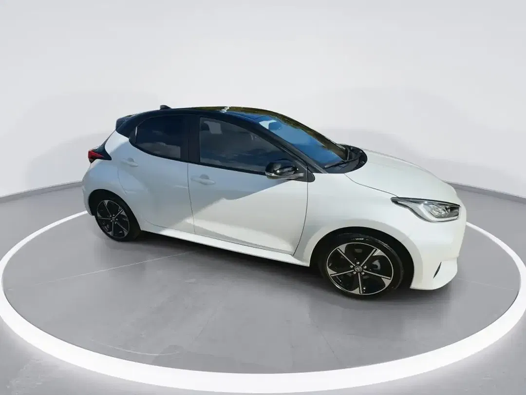 Toyota Yaris - Thumbnail 9