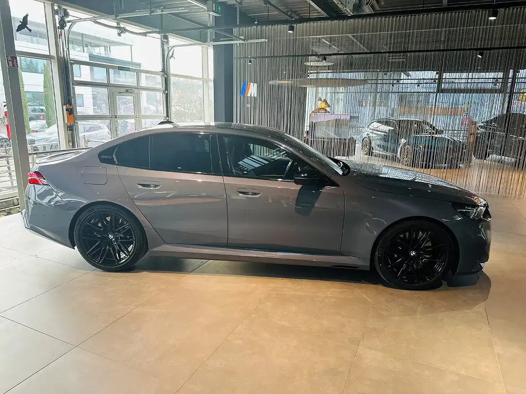 BMW M5 - Thumbnail 11