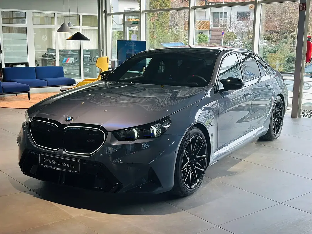 BMW M5 - Thumbnail 4