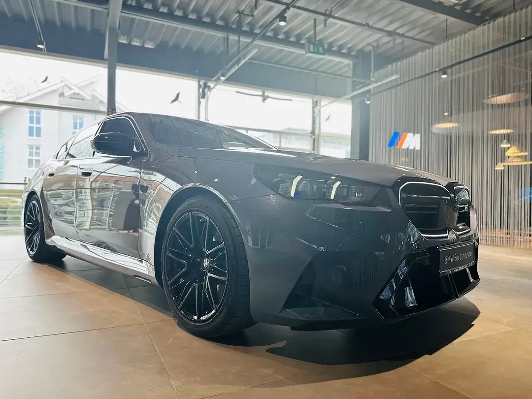 BMW M5 - Thumbnail 5