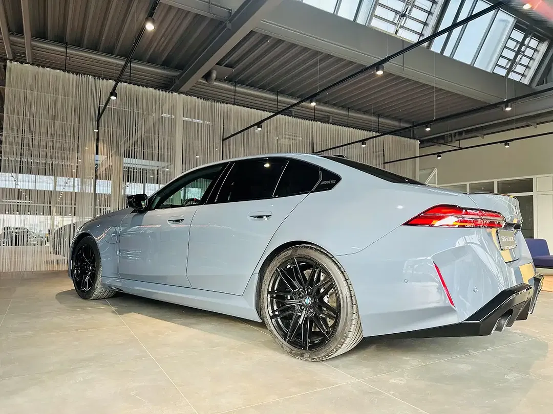 BMW M5 - Thumbnail 8